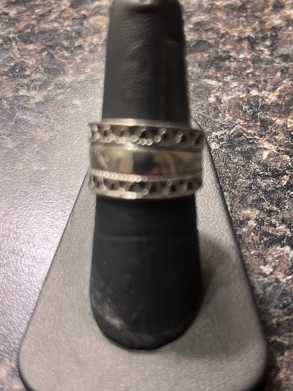 Silver Stone woman of Men’s Textured Band Ring - Silver